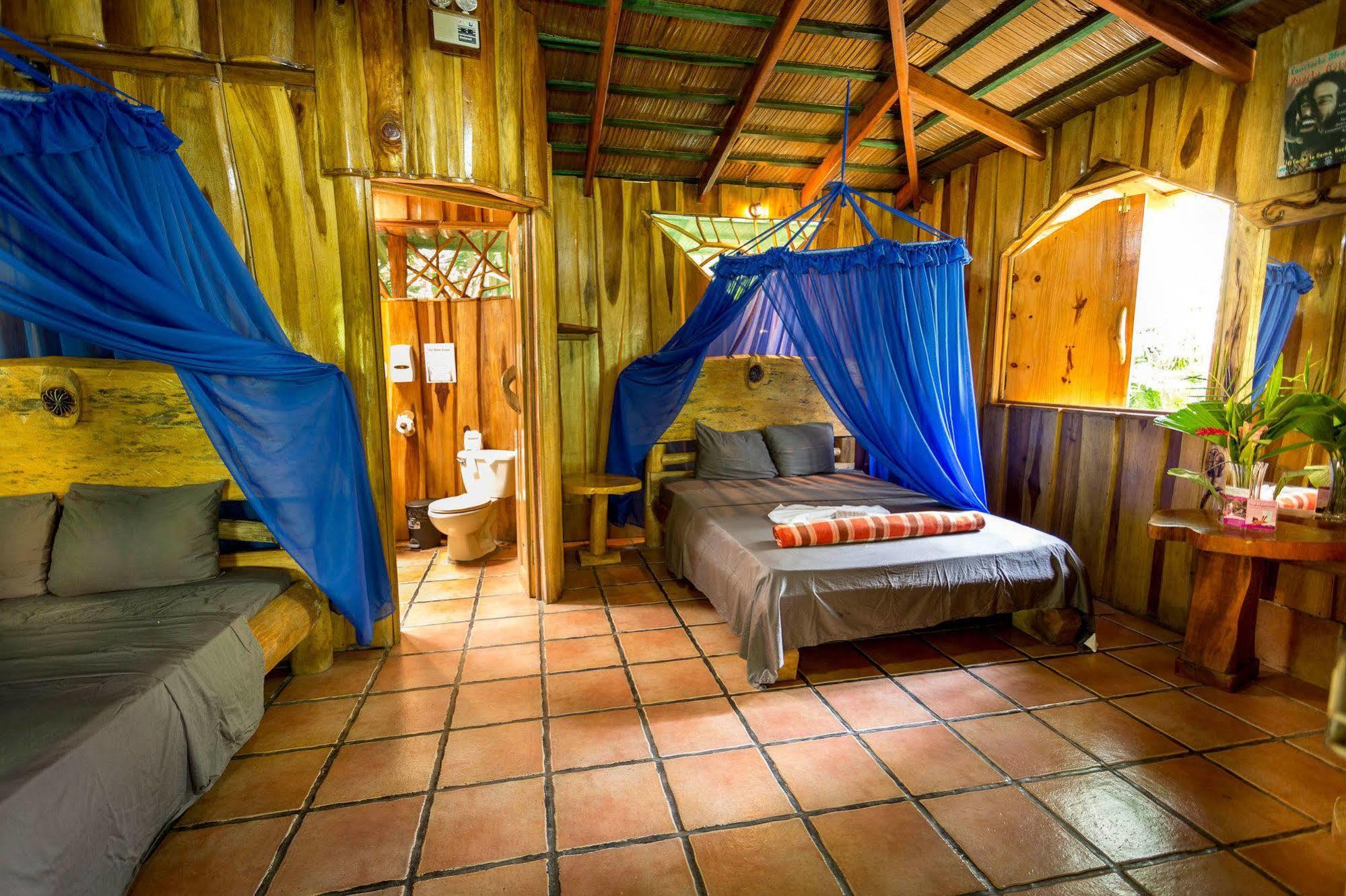 Hotel La Costa De Papito Puerto Viejo de Talamanca Exteriör bild